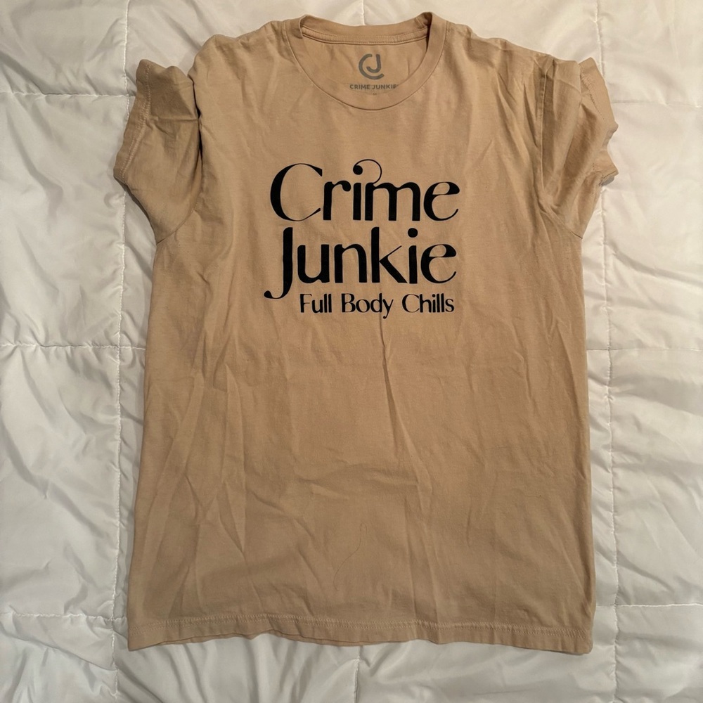 Crime junkie podcast T-shirt medium